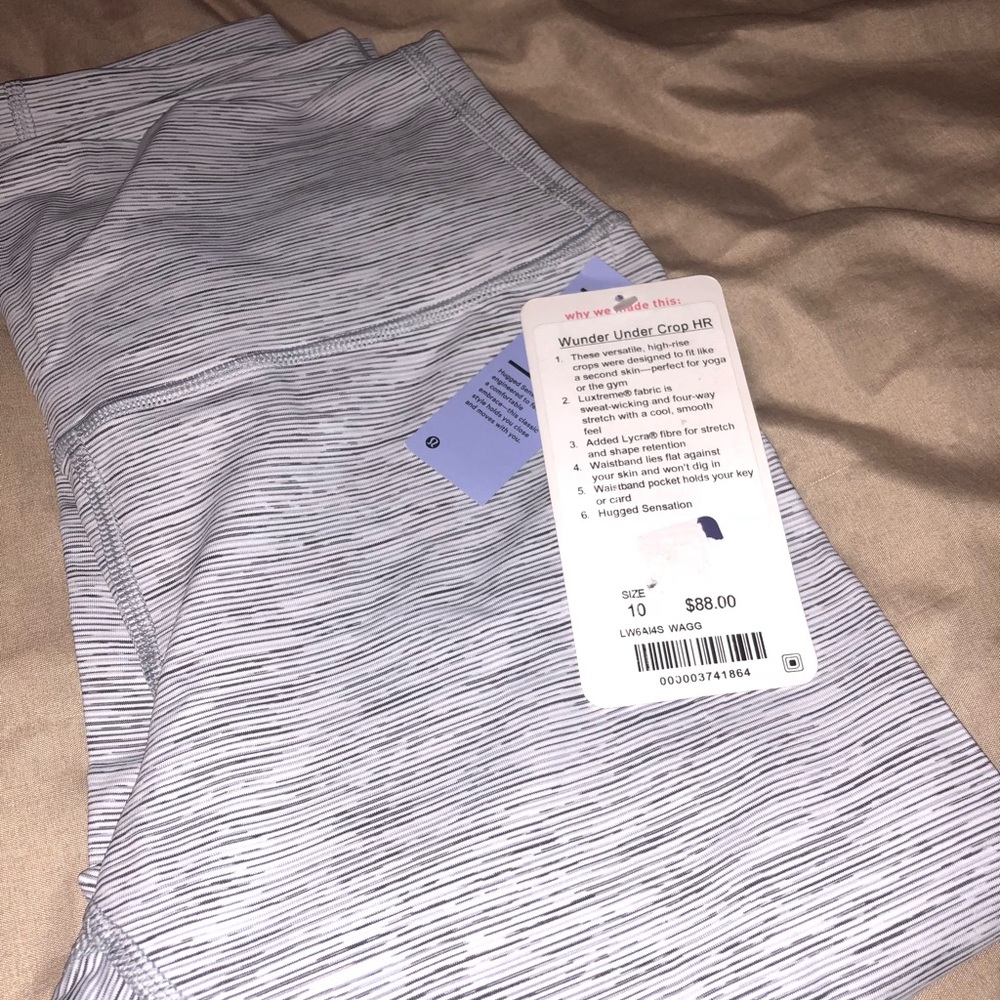 NWT LULULEMON WUNDER UNDER CROP LEGGINGS! 😍